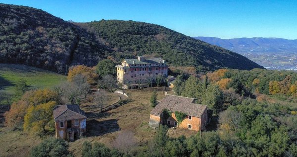 casa indipendente in vendita a Spoleto