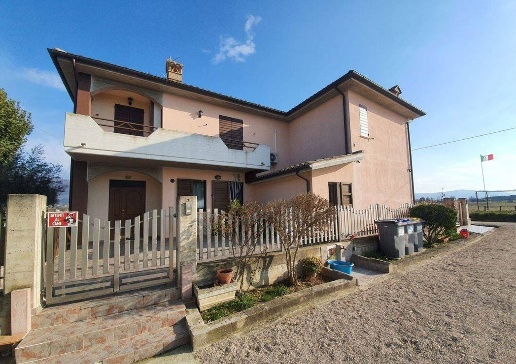 casa indipendente in vendita a Spoleto in zona San Giacomo
