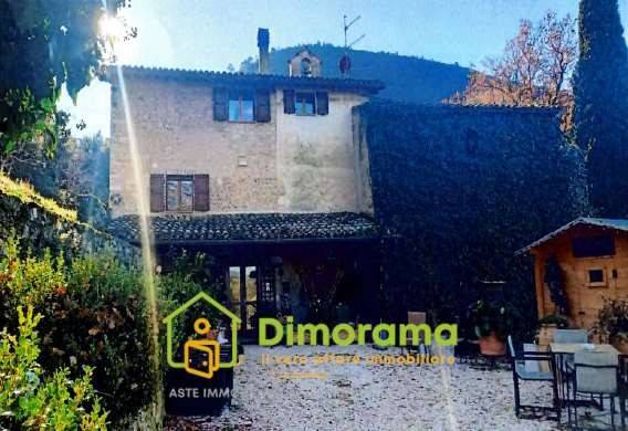 casa indipendente in vendita a Spoleto