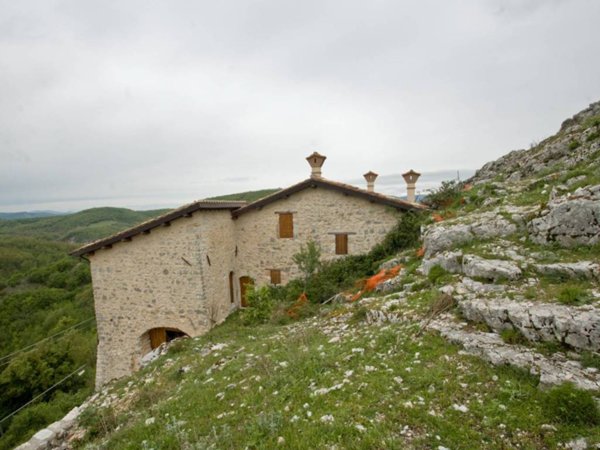 casa indipendente in vendita a Spoleto in zona Montebibico