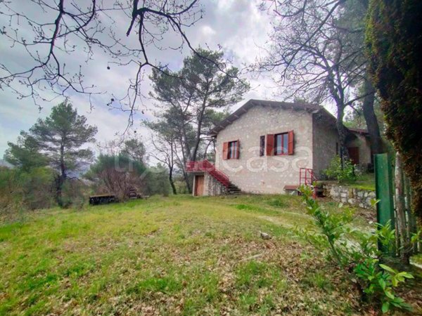 casa indipendente in vendita a Spoleto