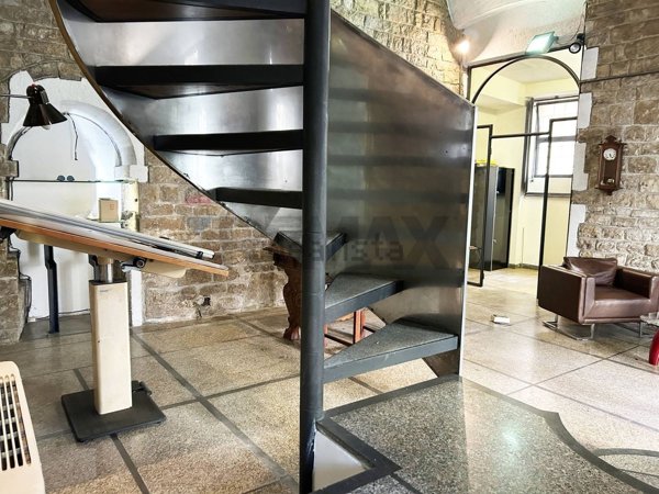 locale commerciale in vendita a Spoleto