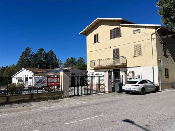 intera palazzina in vendita a Spoleto in zona San Giacomo