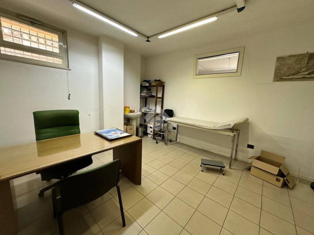 ufficio in vendita a Spoleto in zona Collerisana