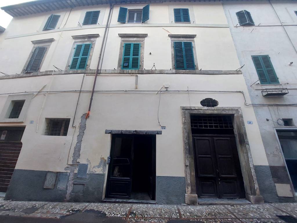 locale commerciale in vendita a Spoleto