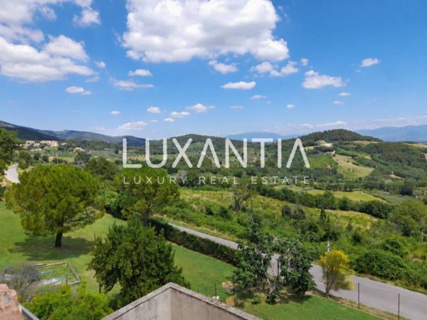 casa indipendente in vendita a Spoleto in zona Uncinano