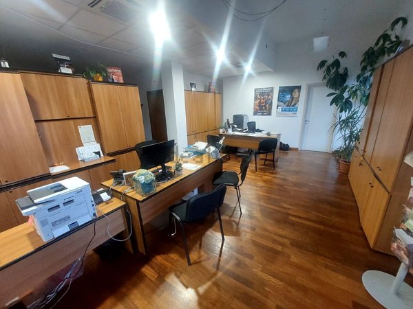 locale commerciale in vendita a Spoleto