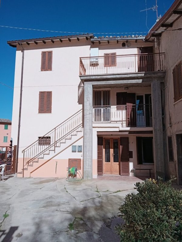 casa indipendente in vendita a Spoleto