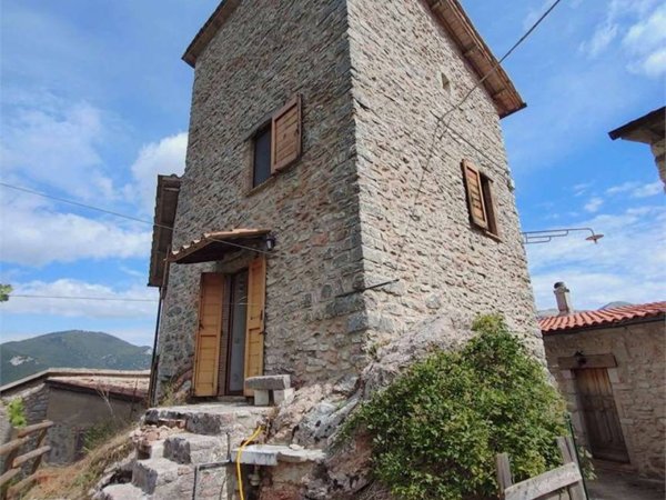 casa indipendente in vendita a Spoleto in zona Cese
