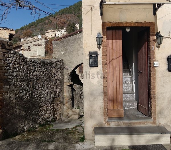 appartamento in vendita a Spoleto in zona Silvignano