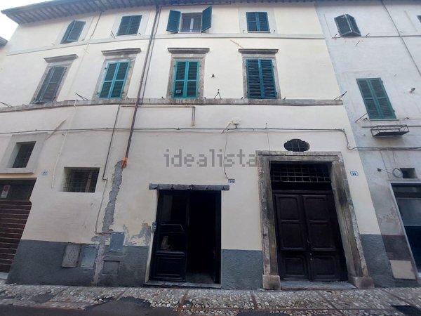 locale di sgombero in vendita a Spoleto