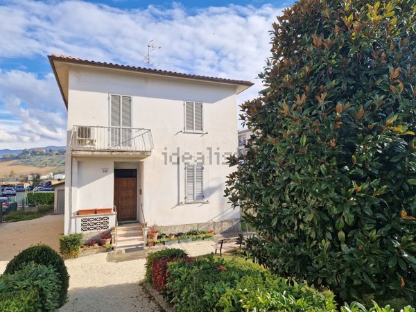 casa indipendente in vendita a Spoleto