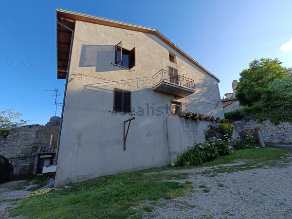 casa indipendente in vendita a Spoleto in zona Monte Martano