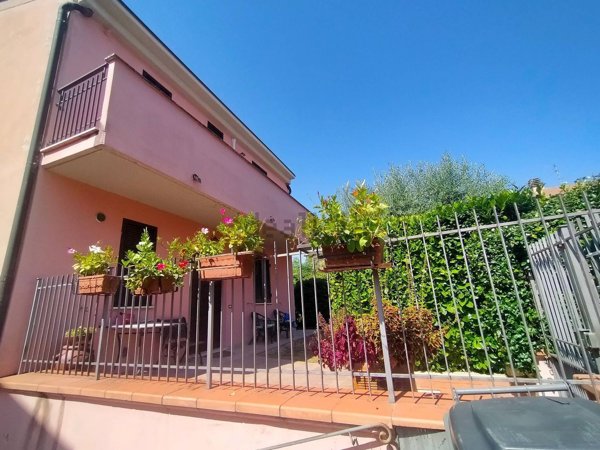 casa indipendente in vendita a Spoleto in zona Cortaccione