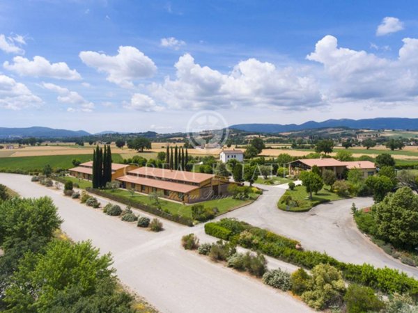 negozio in vendita a Spoleto in zona San Giacomo