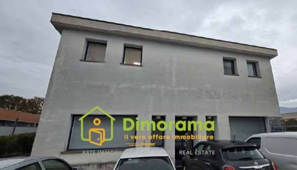 locale commerciale in vendita a Spoleto