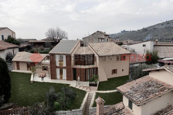 casa indipendente in vendita a Spoleto in zona Eggi