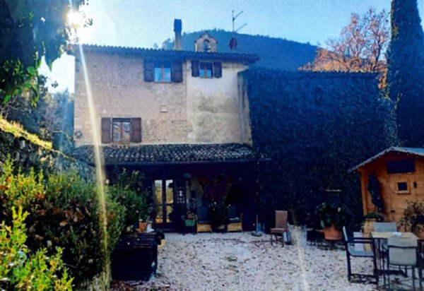 casa indipendente in vendita a Spoleto