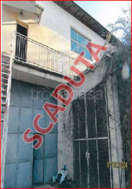 locale commerciale in vendita a Spoleto