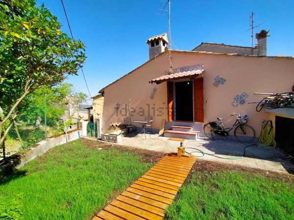 appartamento in vendita a Spoleto in zona Cerqueto