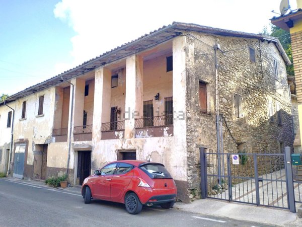 appartamento in vendita a Spoleto in zona Strettura