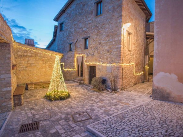 casa semindipendente in vendita a Spoleto