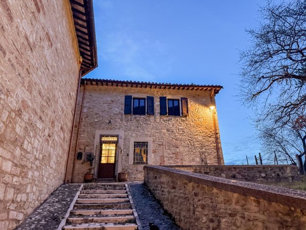 casa semindipendente in vendita a Spoleto
