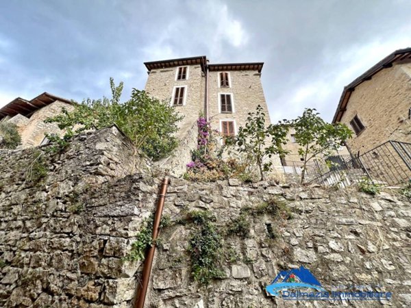 casa indipendente in vendita a Spoleto