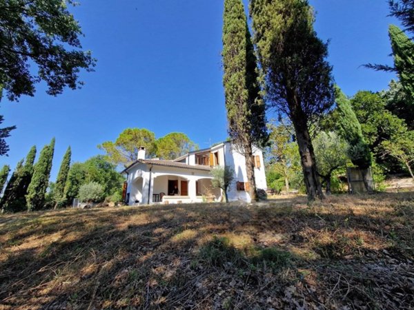 casa indipendente in vendita a Spoleto