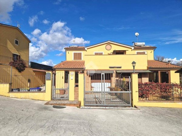 casa indipendente in vendita a Spoleto in zona San Martino