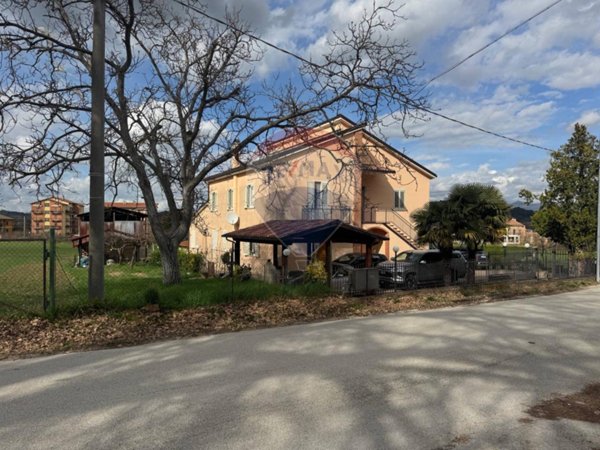 casa indipendente in vendita a Spoleto in zona Baiano