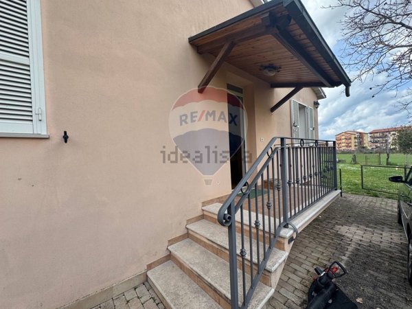 casa indipendente in vendita a Spoleto in zona Baiano