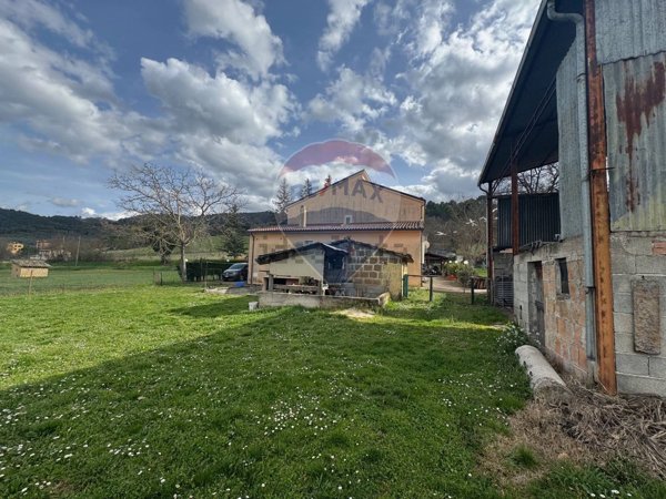 casa indipendente in vendita a Spoleto in zona Baiano