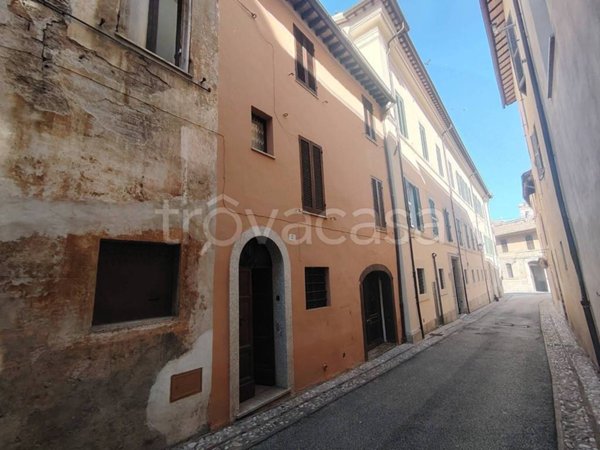 casa indipendente in vendita a Spoleto