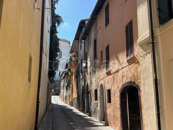 casa indipendente in vendita a Spoleto