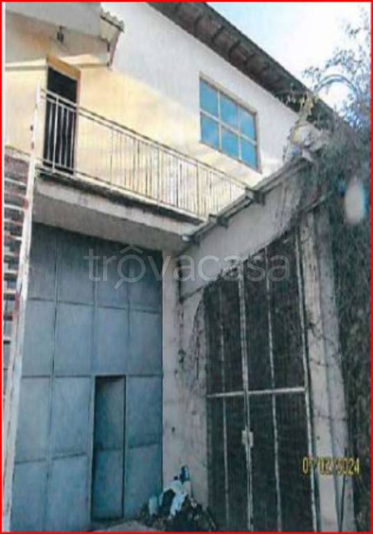 locale commerciale in vendita a Spoleto