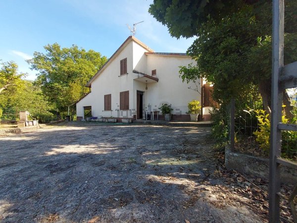 casa indipendente in vendita a Spoleto in zona Terzo la Pieve