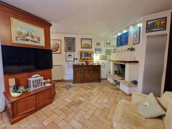 casa indipendente in vendita a Spoleto