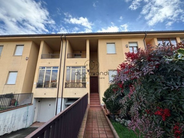 casa indipendente in vendita a Spoleto