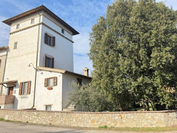 casa indipendente in vendita a Spoleto