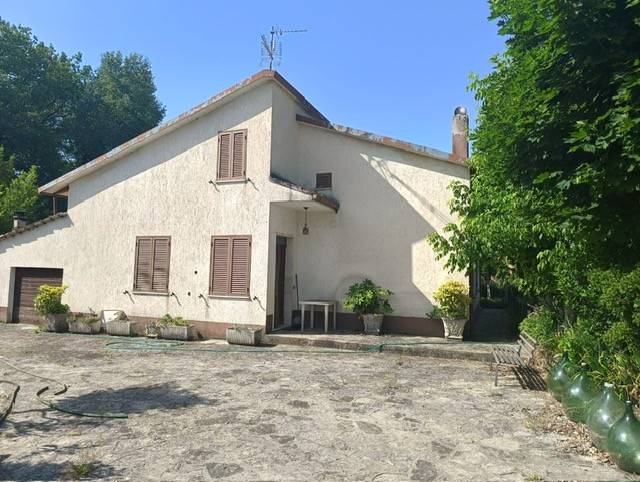 casa indipendente in vendita a Spoleto