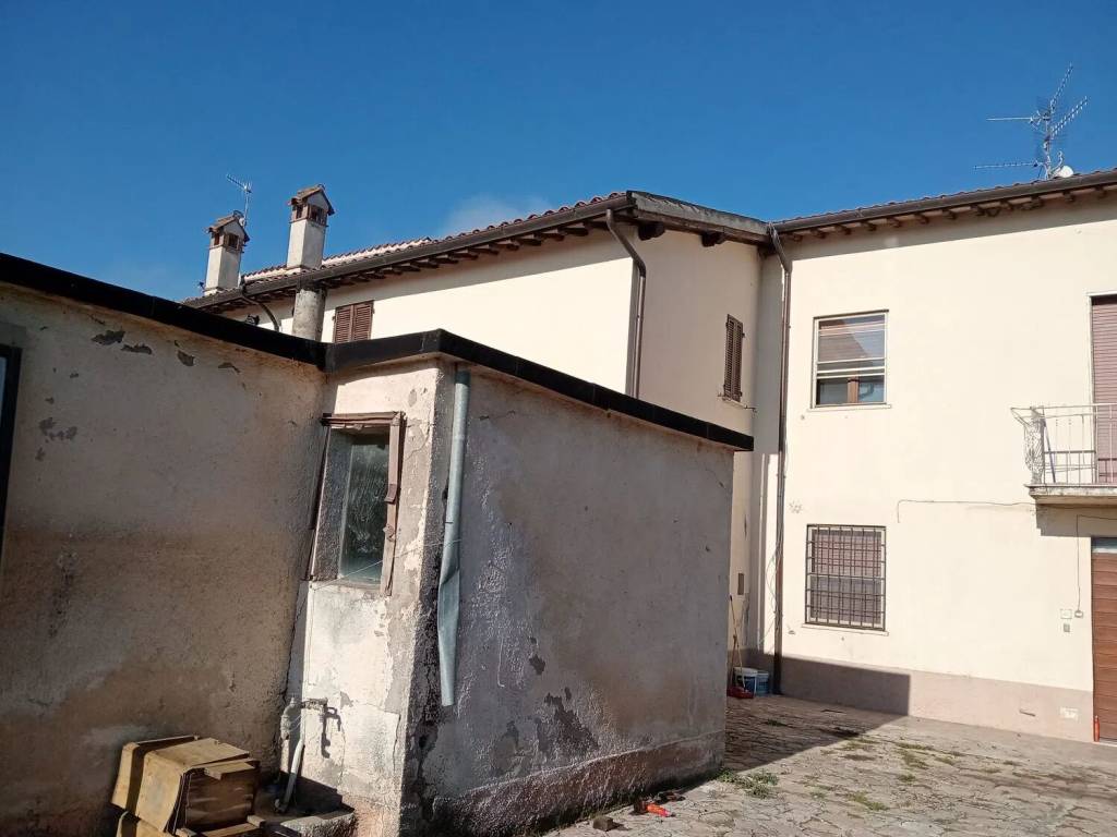 casa indipendente in vendita a Spoleto