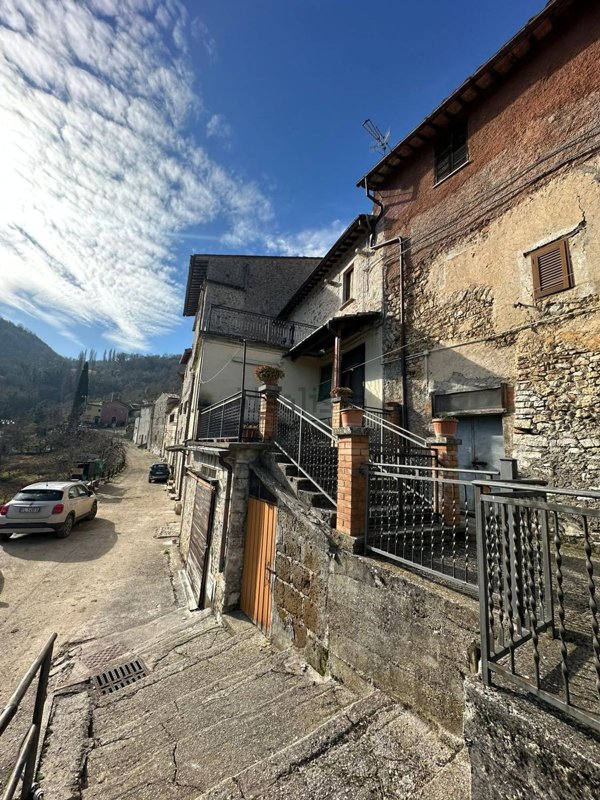 appartamento in vendita a Spoleto in zona Cese