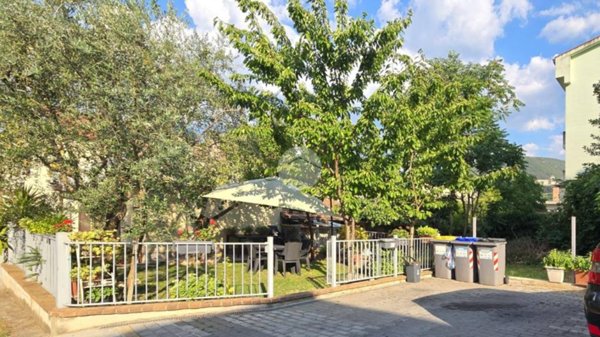 casa indipendente in vendita a Spoleto