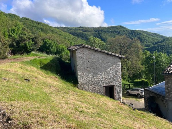 casa indipendente in vendita a Spoleto in zona Monteluco