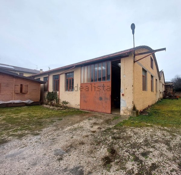 capannone in vendita a Spoleto