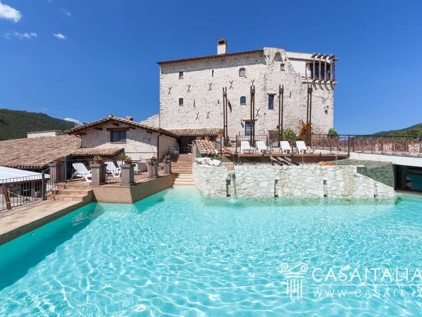 intera palazzina in vendita a Spoleto in zona Ancaiano