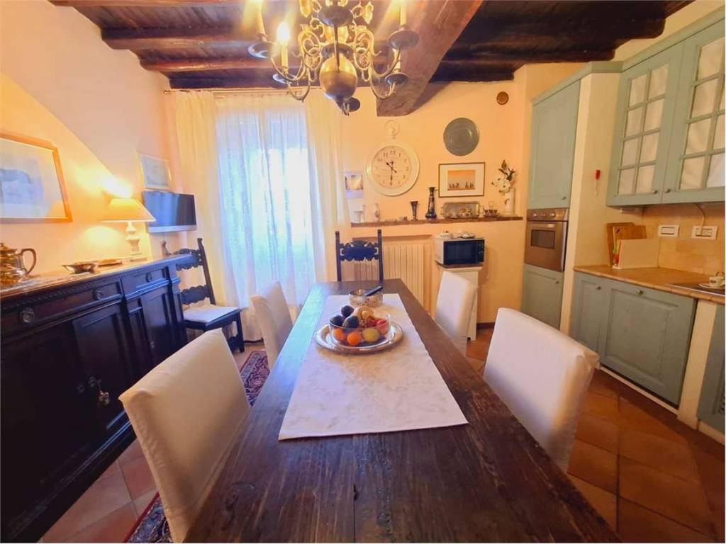 appartamento in vendita a Spoleto in zona Sant'Anastasio