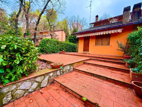 casa indipendente in vendita a Spoleto in zona Monteluco