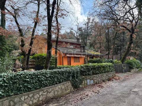 casa indipendente in vendita a Spoleto in zona Monteluco